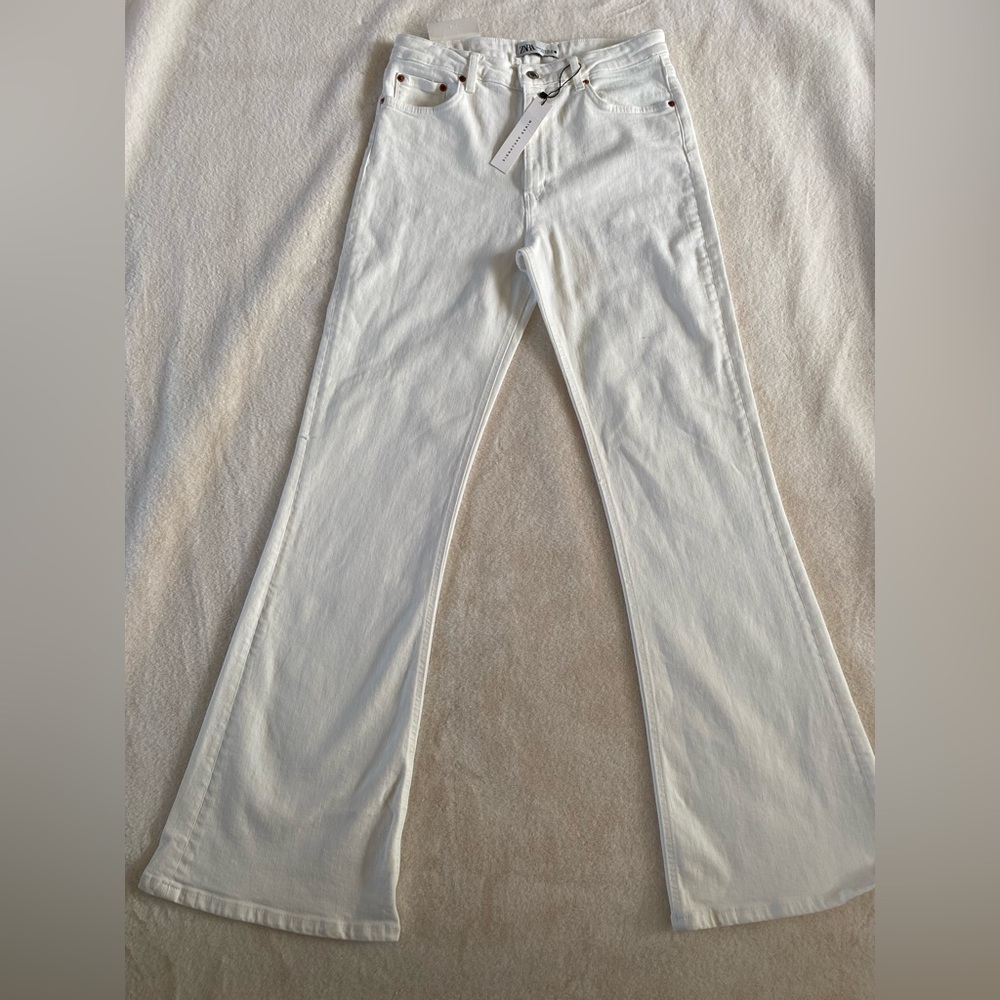 NWT Zara highrise flared white jeans | size 10 | summer
